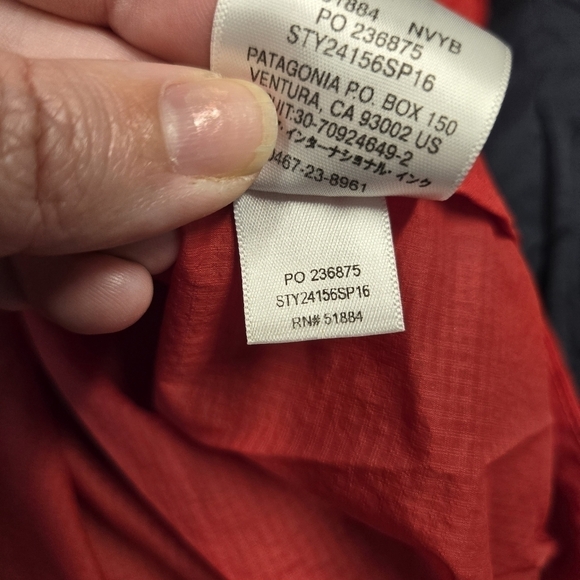 Patagonia Houdini Navy and Red Pullover - Picture 11 of 11